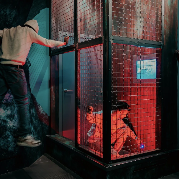 Jeux d'agilité pour un team building original à Bruxelles chez Prison Island