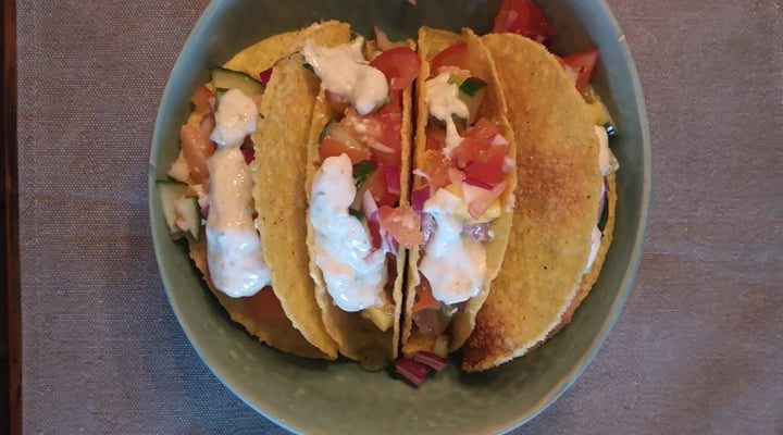 De perfecte combo: kruidige zalm, romige avocado & crispy taco’s!