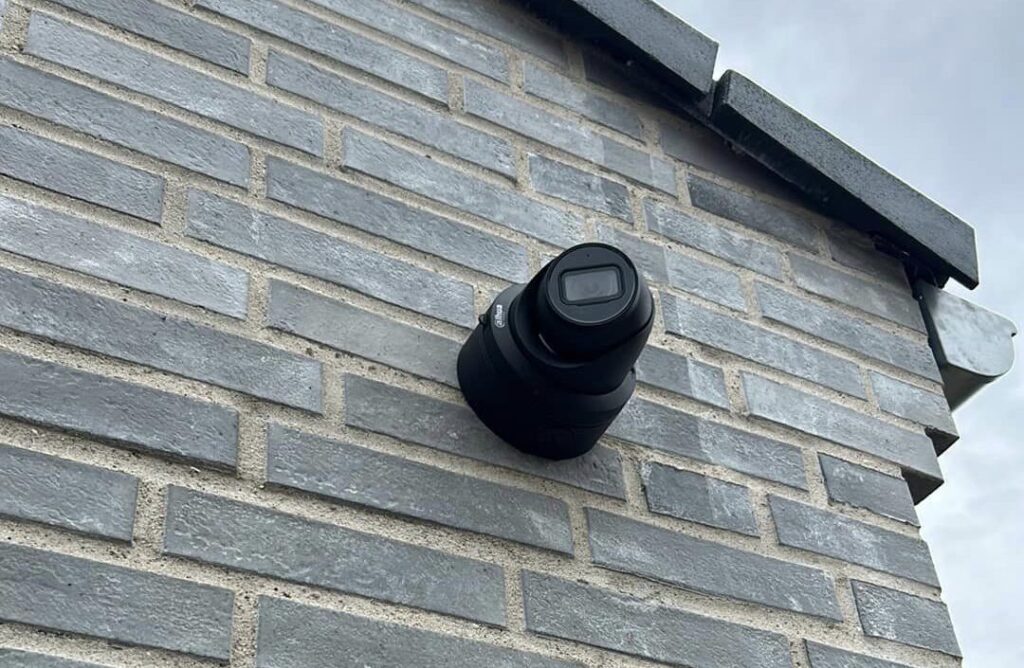 Overvågningssystem og alarm