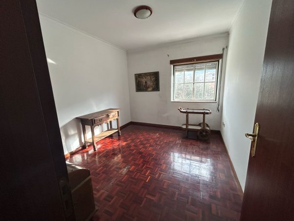 Apartamento T2 com Garagem no Centro da Lousã - Image 7