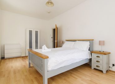 Locke House single bed in bedroom