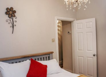 newport accommodation double bedroom