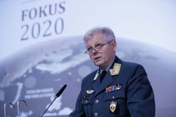 Sjef Etterretningstjenesten Generalløytnant Morten Haga Lunde under fremleggelsen av Fokus 2020 i februar. Foto: Torbjørn Kjosvold/Forsvaret