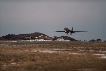 Amerikanske B1-B Lancer lander på Ørland flystasjon. Foto: Johannes Havn / Forsvaret