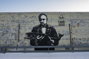 Gatekunstverk i Vardø signert PØBEL. Foto: Torgrim Halvari/NOF