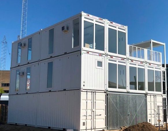 Container opstillet på godsbanen for arkitekt højskolen. Typen er Classic line, består af både 20' og 24'