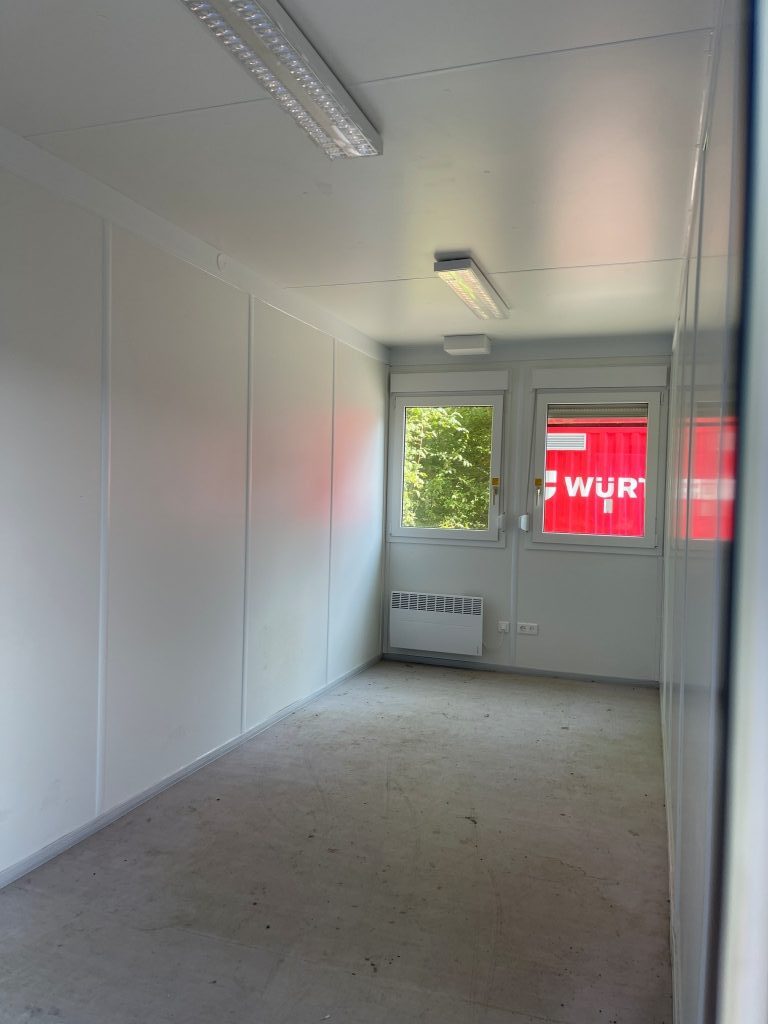 Kontorcontainer med vinduer i gavl PROtrans A/S