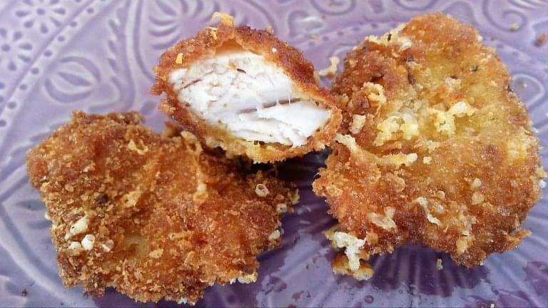 Eine herbstliche Frühstücksidee: Joghurt mit Nüssen und Äpfeln ...