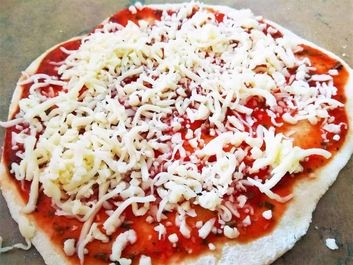 Ein Rezept mit Schritt für Schritt Anleitung für den perfekten Pizzateig für Pizza mit ganz viel Genuss