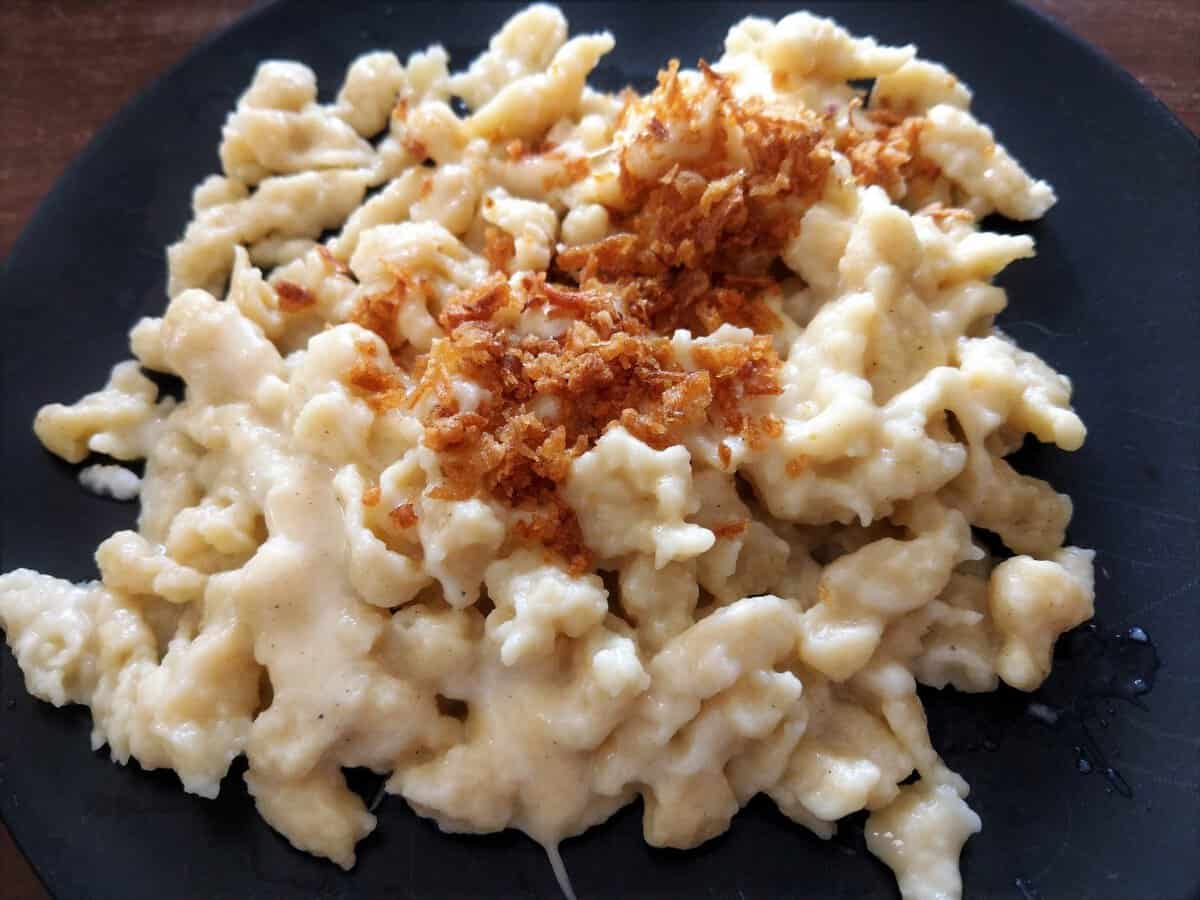 Das Lieblingsessen wurde vom Herzmann gekocht: Kässpatzen mit Röstzwiebeln