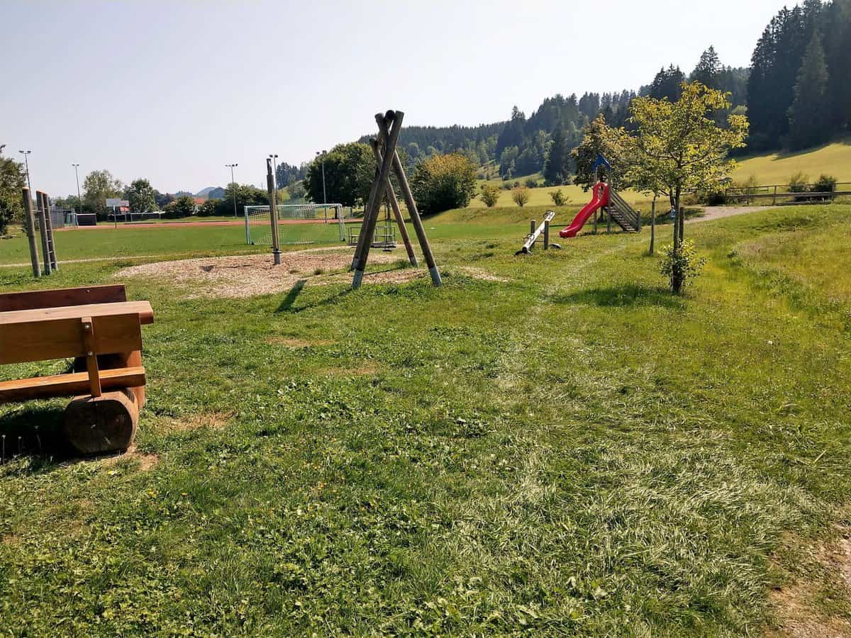 Wandern im Allgäu auf dem Carl-Hirnbeinweg: Spielplatz Weitnau