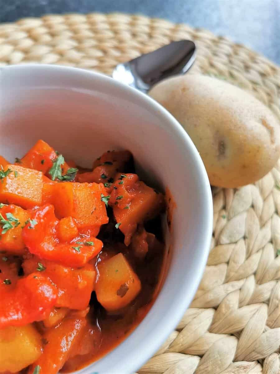 Kartoffelgulasch Nahaufnahme Essen Familiengericht vegetarisch