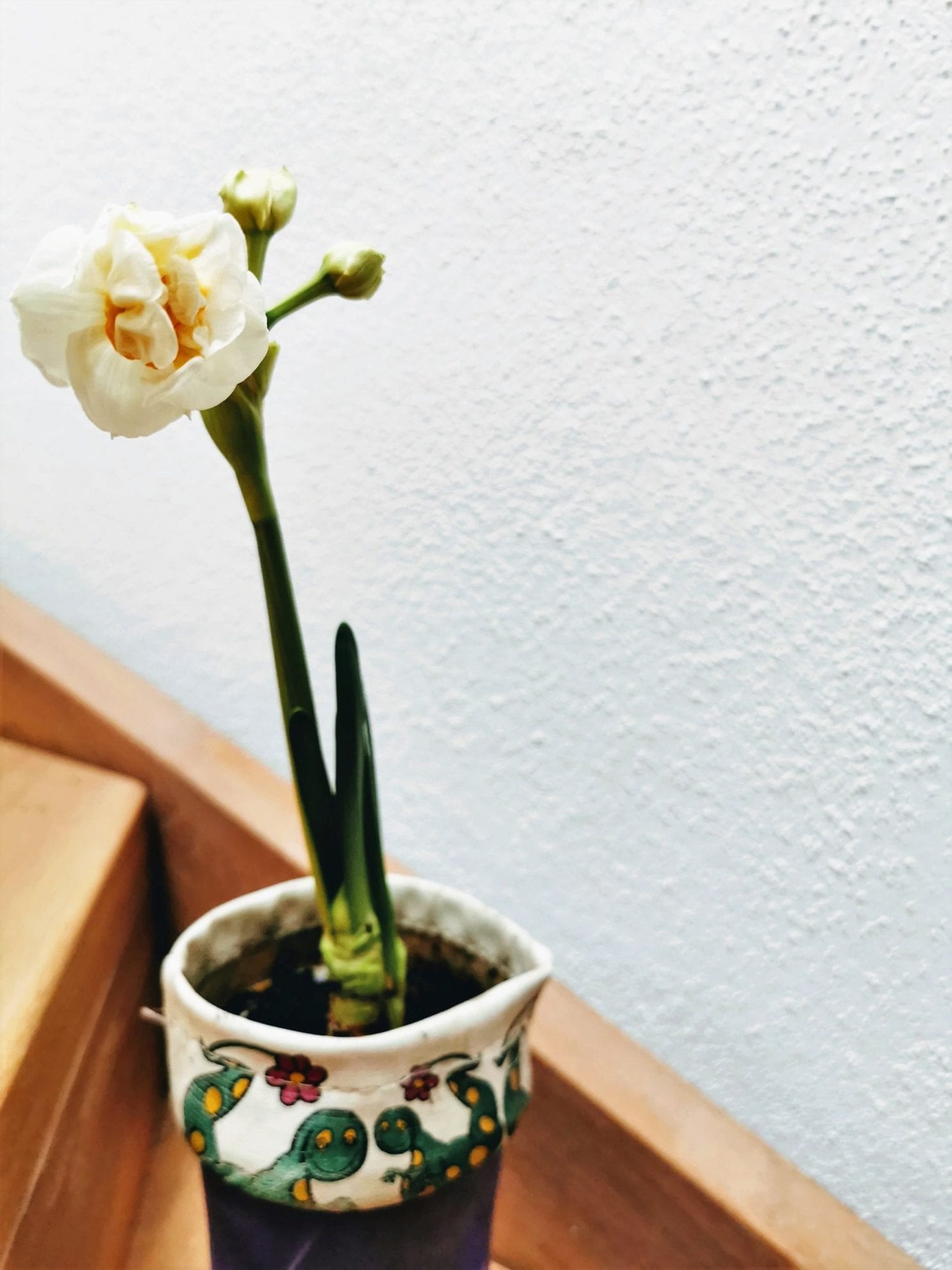 Gummistiefel erblühen mit frischen Blumen - ein Basteltipp auf Puddingklecks, dem Großfamilienblog
