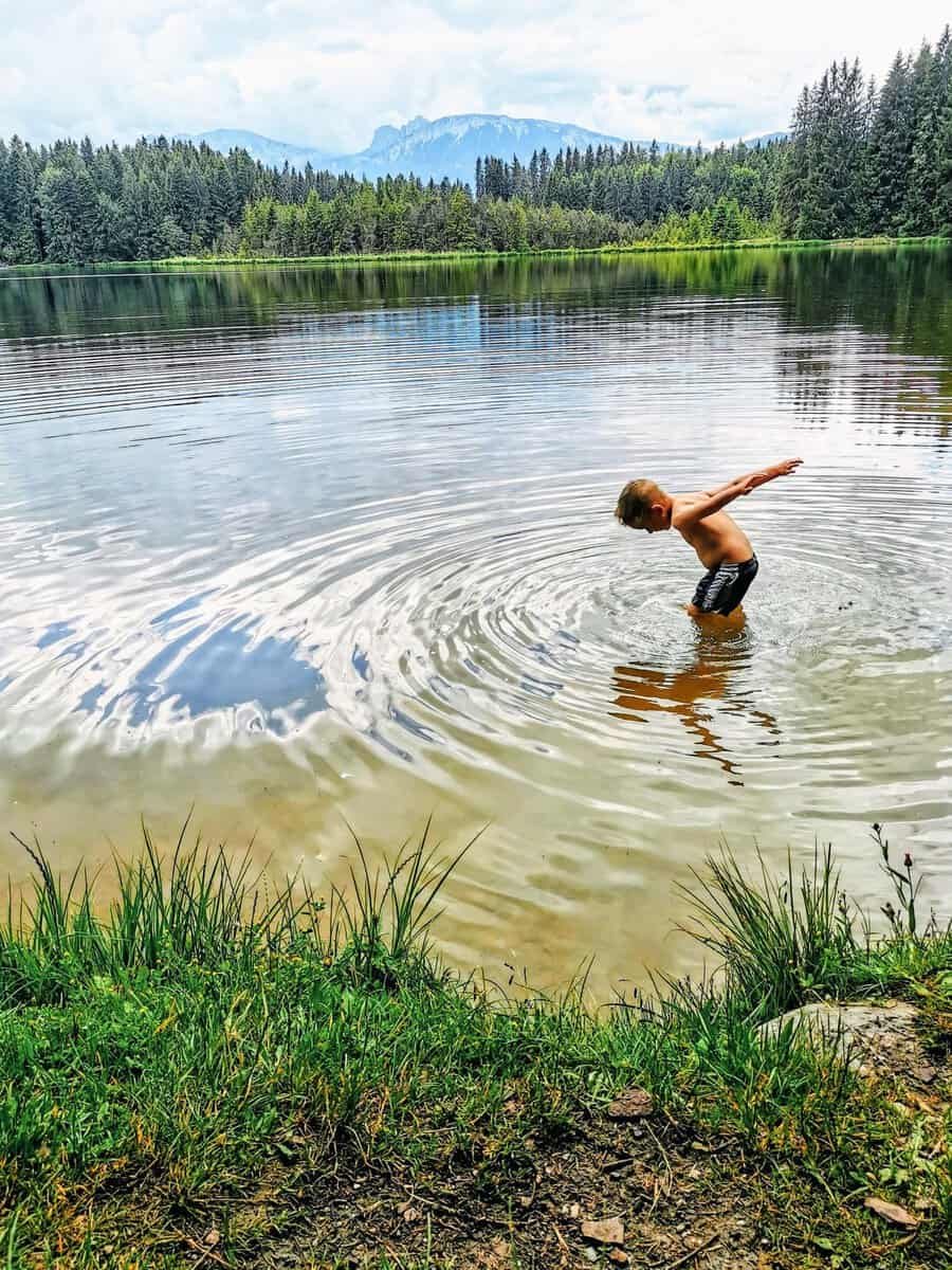 Baden im Kögelweiher bei Pfronten im Allgäu