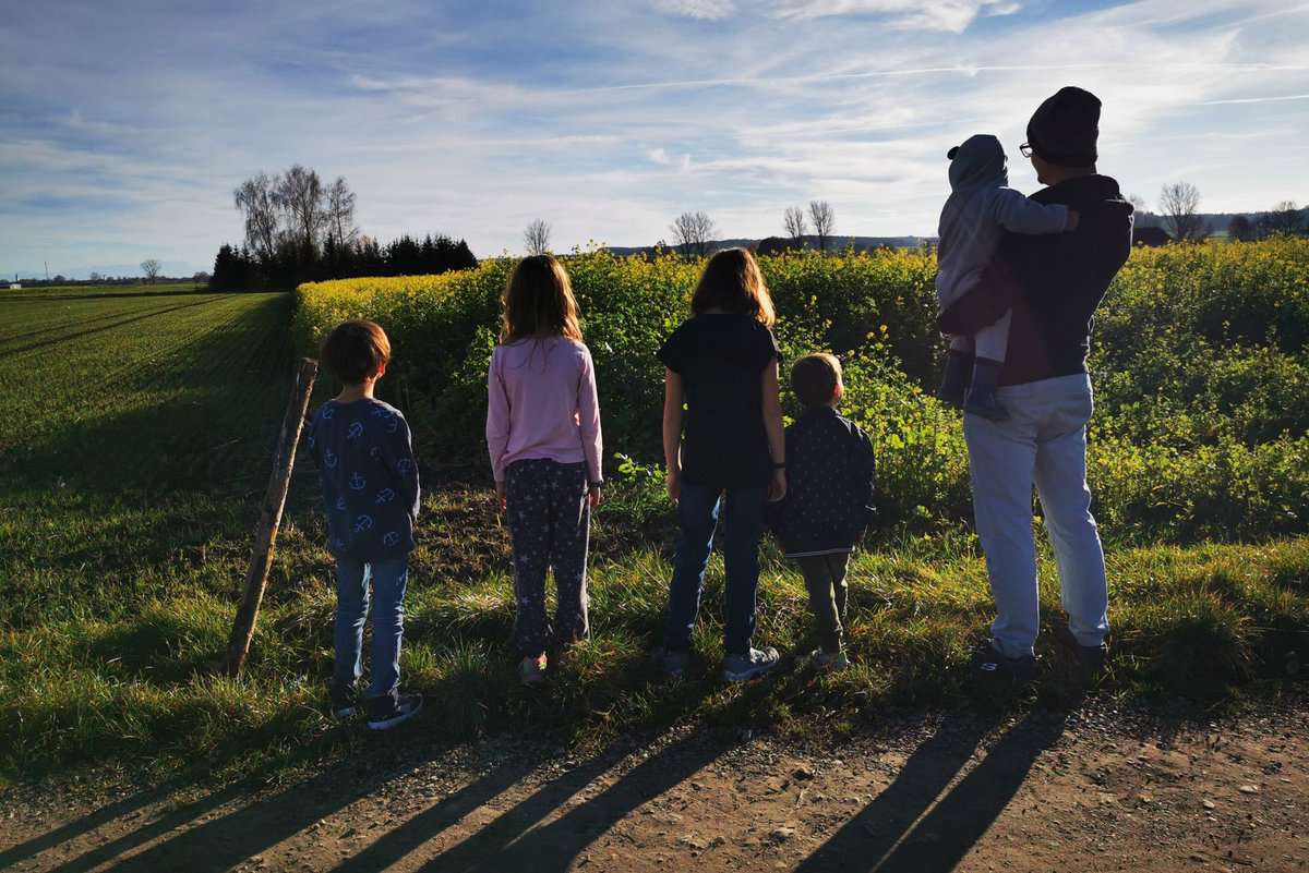 Ob jemand nur Mama ist, arbeiten geht oder nebenbei Einhörner züchtet - es geht dich nichts an. Für mehr Solidarität statt Eltern-Bashing.