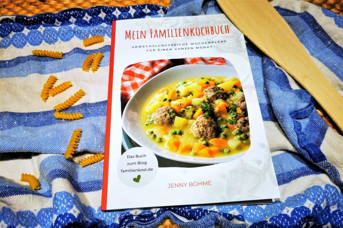 Rezension: Mein Familienkochbuch von Jenny Böhme - ein rundum gelungenes Kochbuch mit Speiseplan für die Familie für den ganzen Monat. #kochen