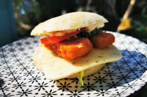 Mit Kindern kochen: schnelle und einfache Fischstäbchenburger - perfekt für erste Kochversuche von Kindern oder wenn es schnell gehen muss.