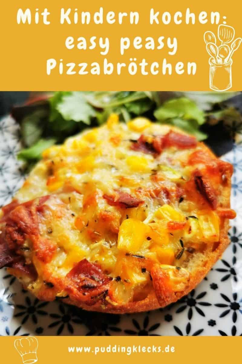 Du suchst nach einem schnellen und einfachen Partysnack? Dieses Rezept für Pizzabrötchen sind easy und so lecker! Nachmachen und genießen! #pizzabrötchen #brötchen #pizza #rezept #rezeptidee #kochen #kinder #partysnack #fingerfood