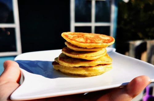 Hier findest du ein Rezept für Mini-Pancakes mit Banane. Diese kleinen Pfannkuchen sind zuckerfrei und beikosttauglich. Perfekt für BLW