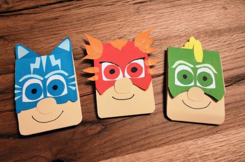 Du möchtest PJ Masks Einladungskarten basteln und weißt nicht wie? Kein Problem, hier findest du eine Schritt für Schritt Anleitung!