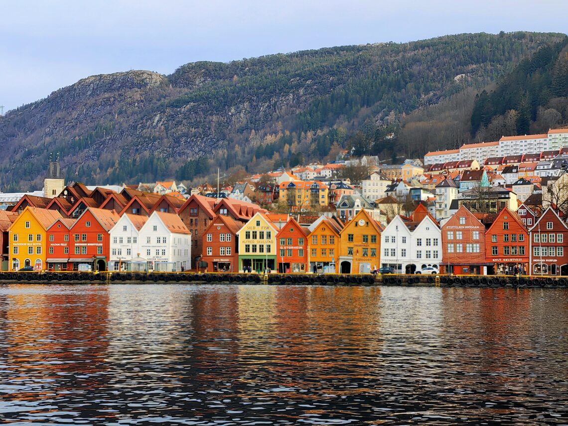 Urlaub in Norwegen - diese Unterschiede gibt es zu Deutschland. Darauf solltest du achten. Julie erzählt dir, welche Dinge sie bei ihrem Urlaub in Bergen gelernt hat. #reisen #reiseblog #urlaubmitkind #reisenmitkind