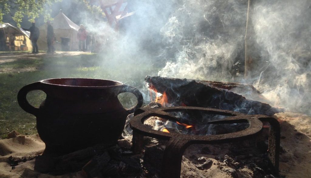 Lezing met proeverij, workshop koken op vuur en toegang voorjaarsevenement bij Kasteel Hoensbroek.