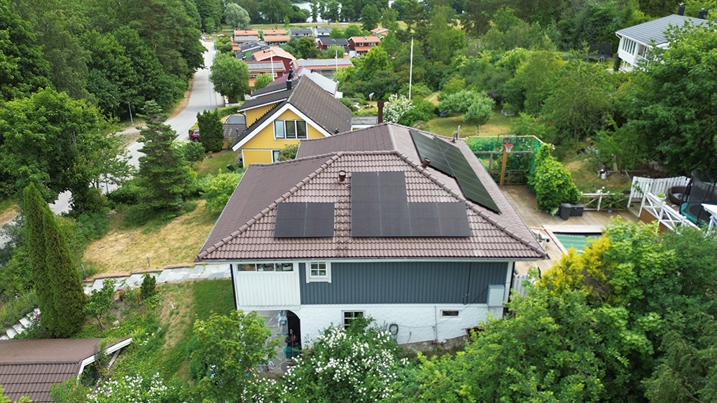 Solceller på villatak i Stockholm