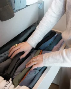 roupa dobrada ocupa menos espaço