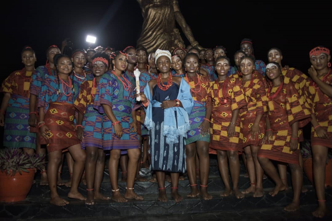 QMA Contestants with Queen Iyimide Shittu at the celebration of the Moremi Edi Festival