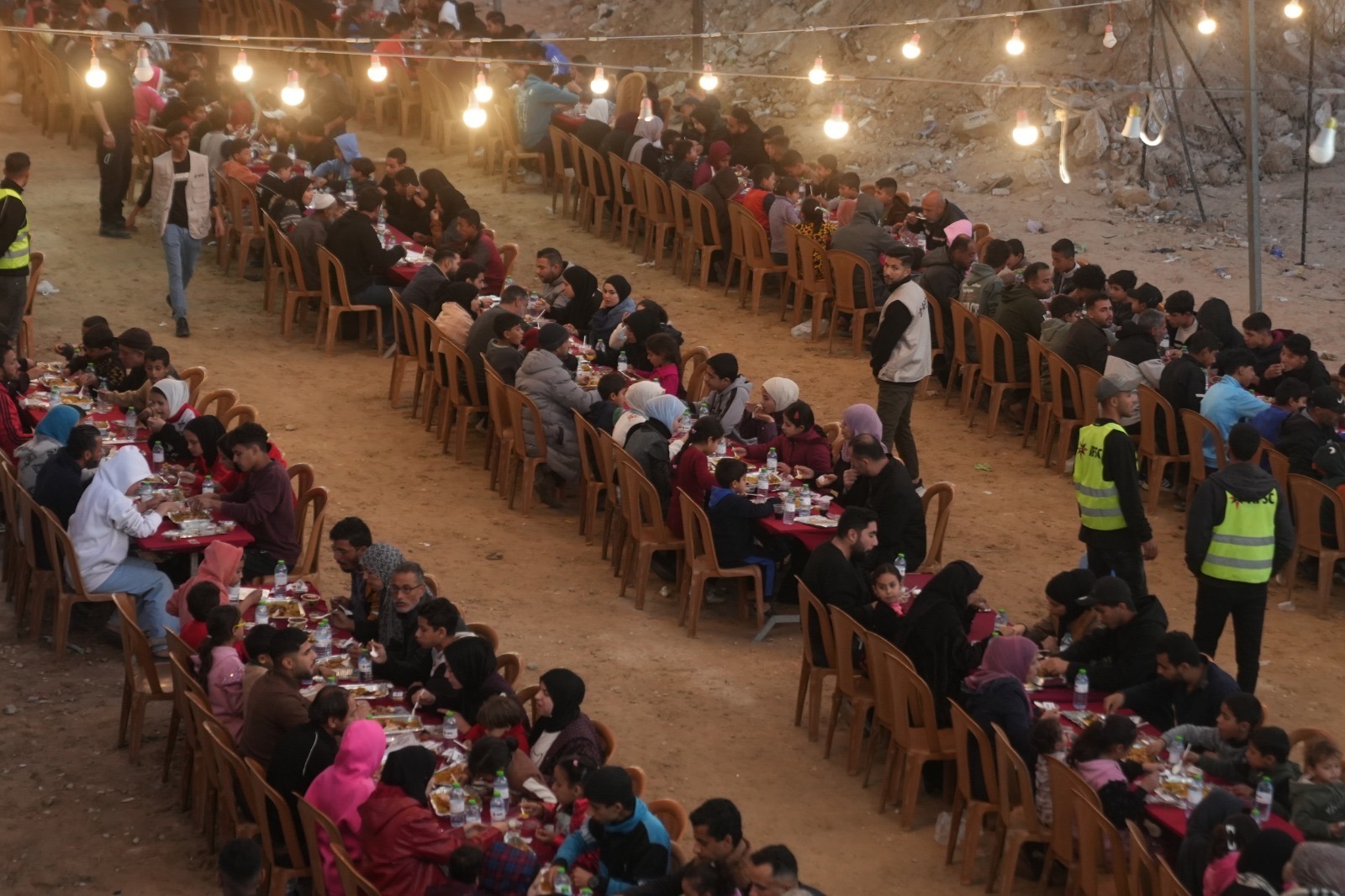 Ramadan iftar afsc Steen op een rots
