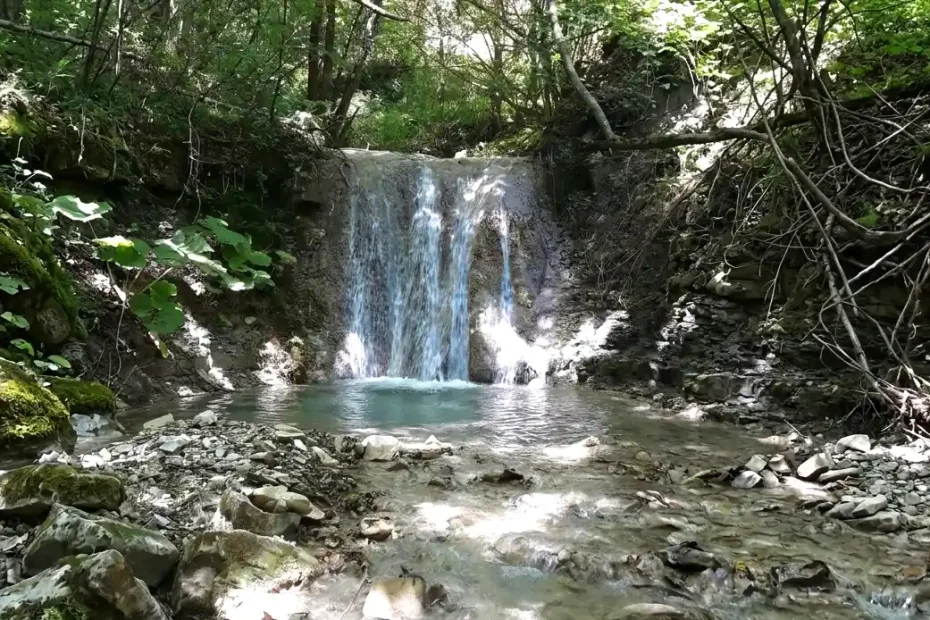Le Cascate del Rivarolo a Romagnese, una delle mete naturalistiche da scoprire in Oltrepò Pavese.