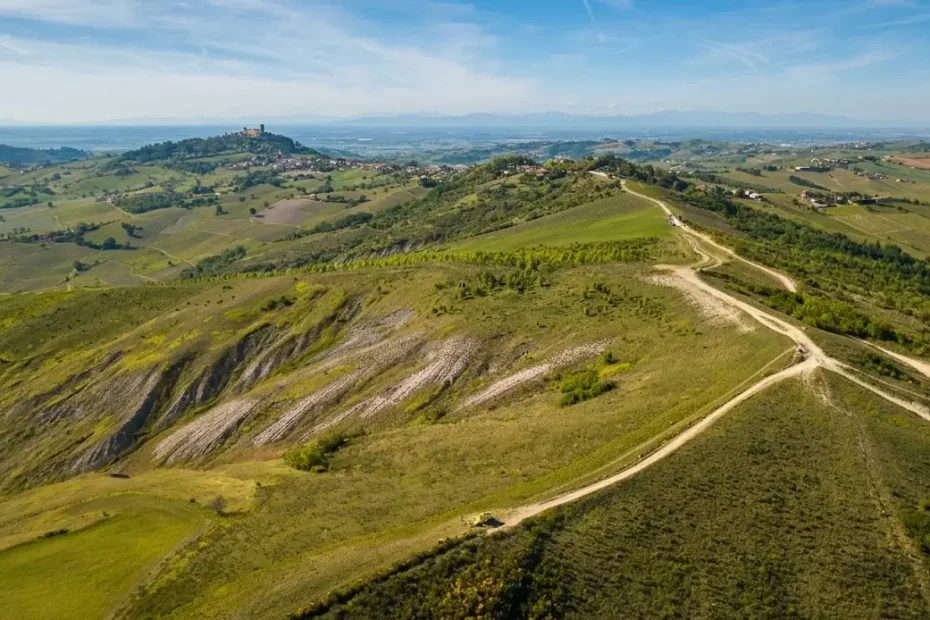 Veduta aerea del crinale di Costa del Vento a Montalto Pavese