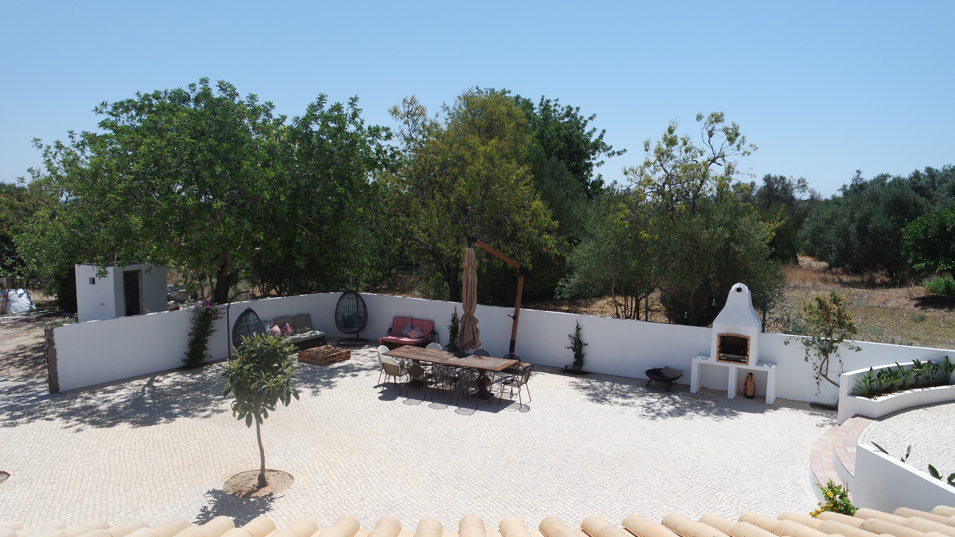 Tuin_tafels_stoelen_eten