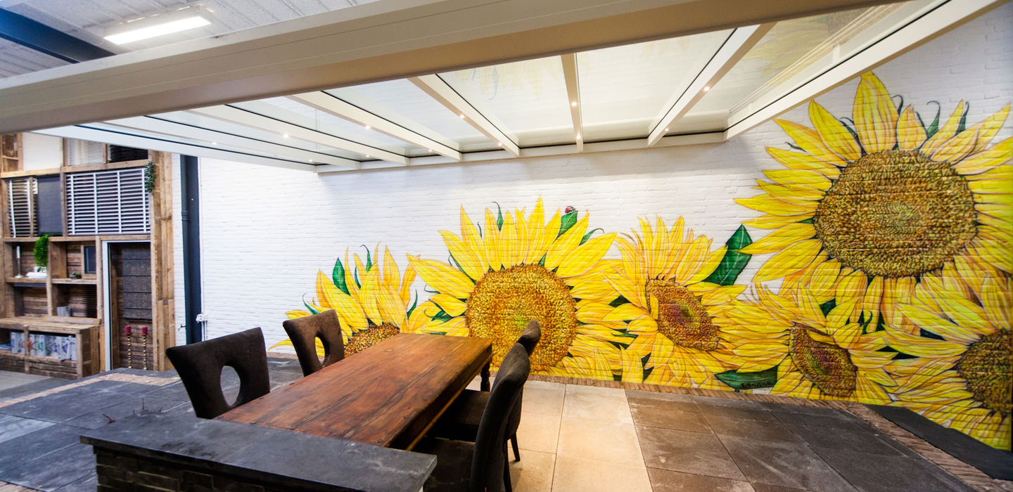 Zonnebloemen veranda airbrush schildering tuin overkapping buiten muurschildering