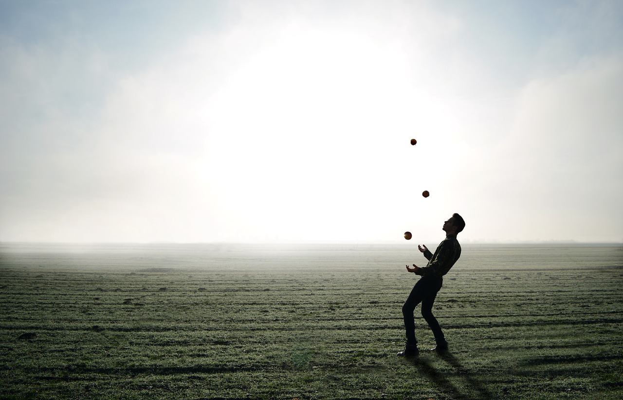 juggler-1216853_1280