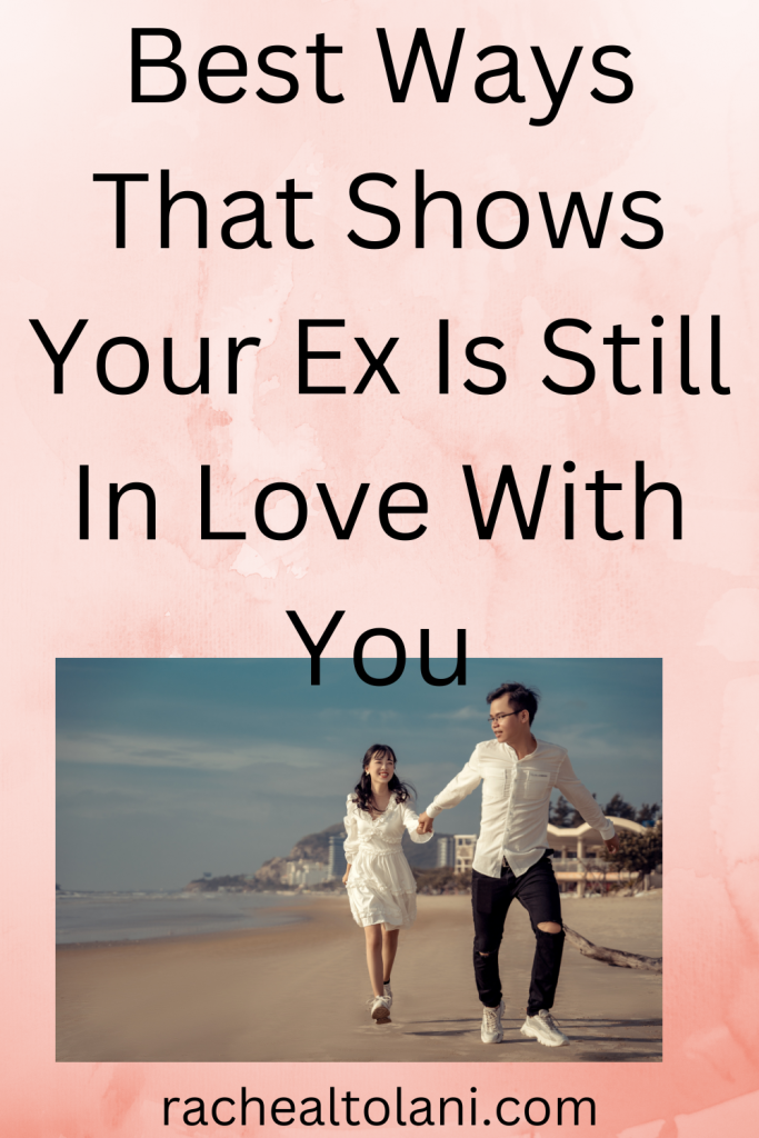 Signs that your ex still  loves you