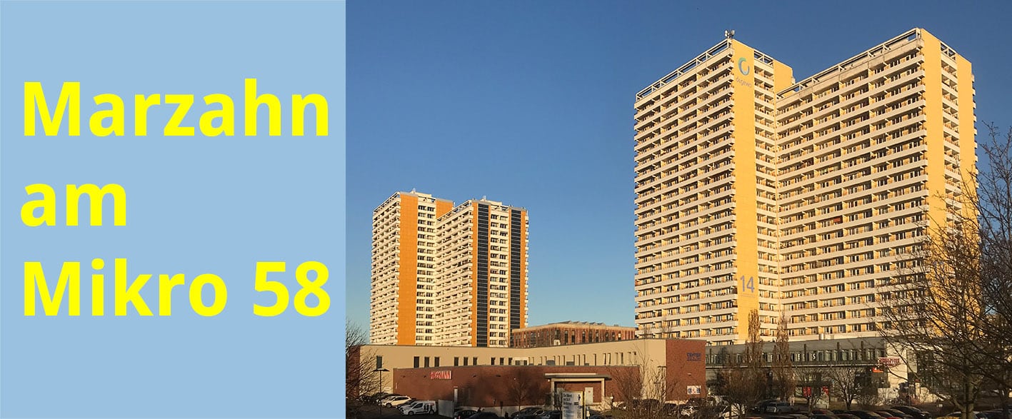 Zwei Doppelhochhäuser vor blauem Himmel.