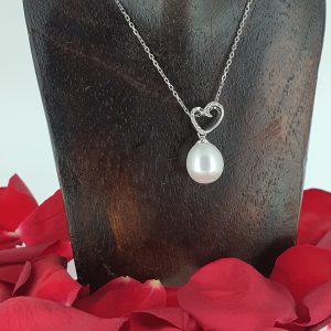 Diamond pearl heart Necklace
