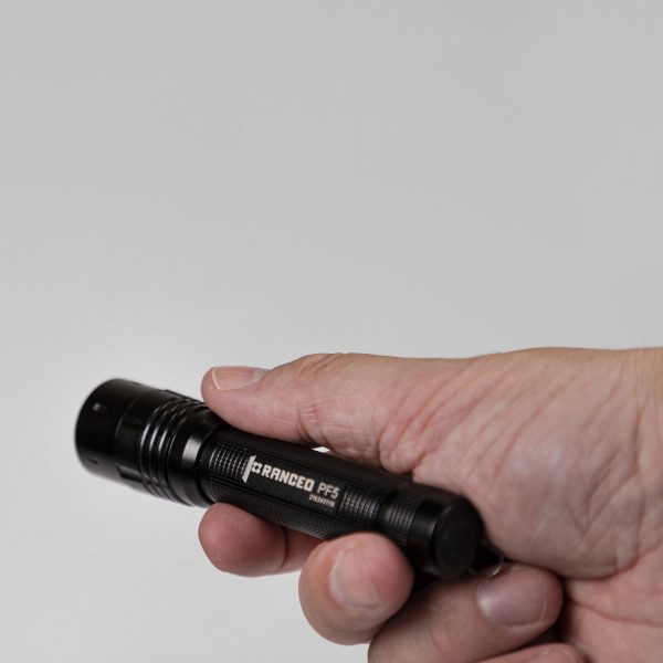 RANCEO PF5 lygte til industri og håndværkere flashlight zoom with hand ean: 5710444906008 art nr. 9060