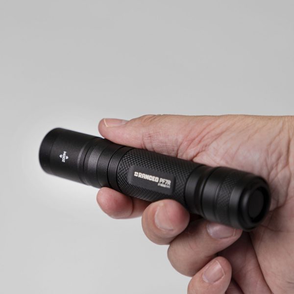 RANCEO PF7R genopladelig lygte til industri og håndværkere rechargeable flashlight zoom with hand ean: 5710444903007 art nr. 9030