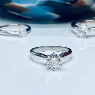 1ct Diamond Solitaire Engagement Ring in Platinum