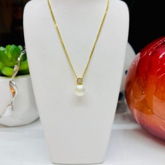 Diamond and Pearl Gold Necklace