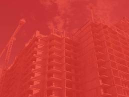 Ruwbouw van een flatgebouw met rode overlay