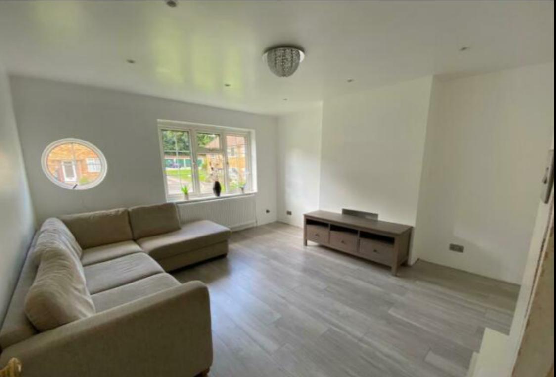 2 Bedroom Flat In Stanmore
