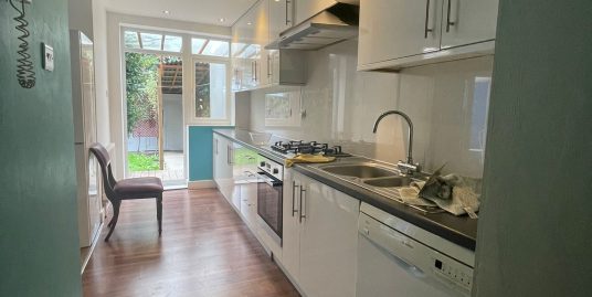 Freehold: 5 Bed House In Perivale