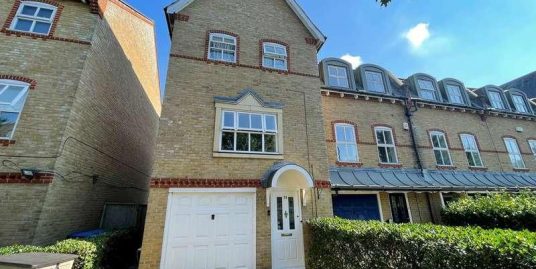 4 Bed House In Wembley