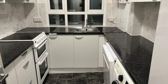 4 Bed Flat In Shepherd’s Bush