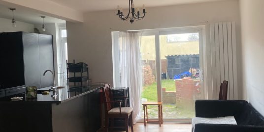 4 Bed House In Harrow Weald