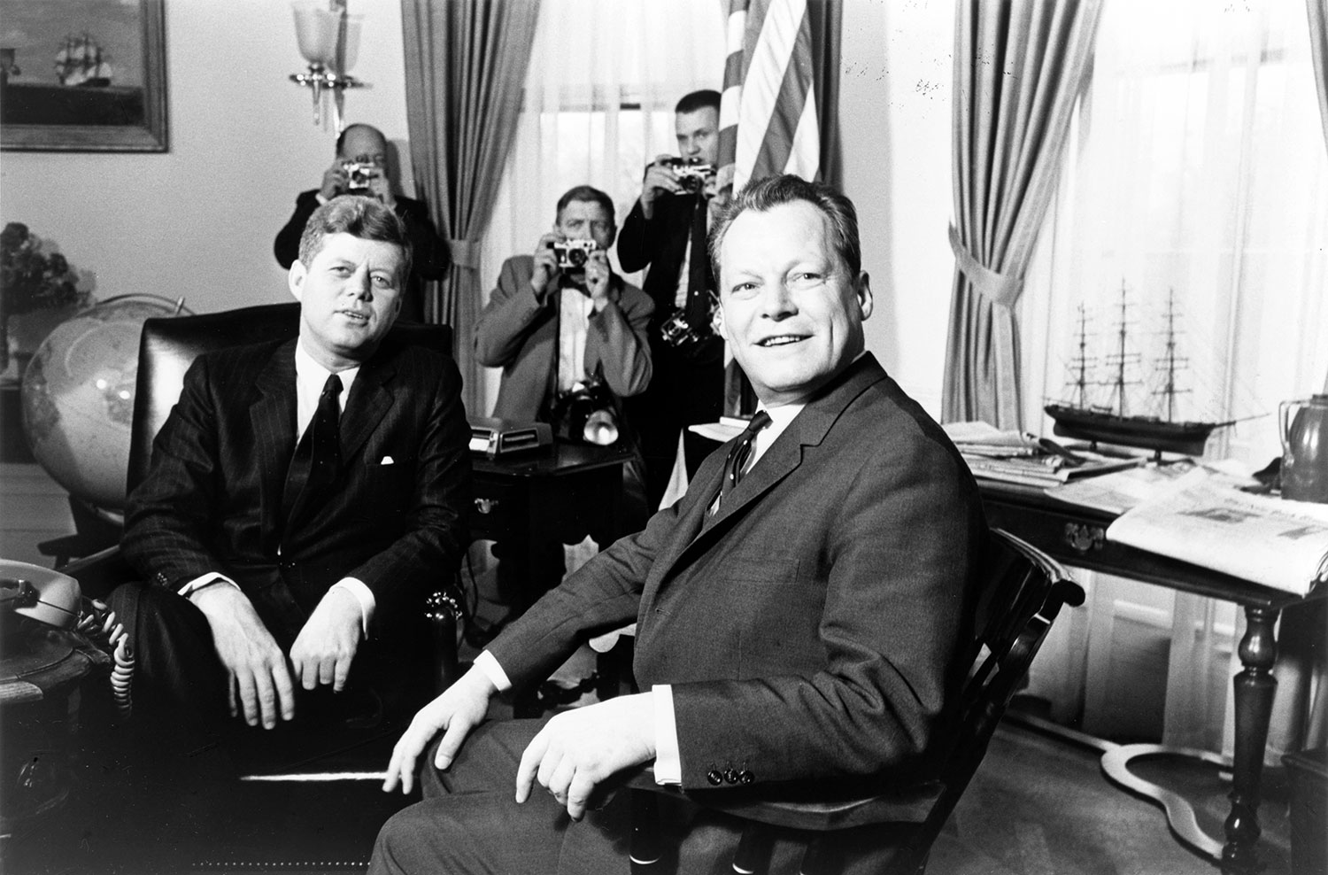 Web2-John_F._Kennedy_meeting_with_Willy_Brandt_March_13_1961