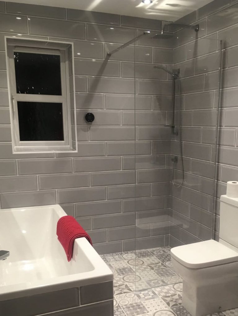 Lovely bathroom fitted in Reading by our expert plumbers.